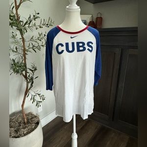 Women’s Cubs Raglan Tee, The Nike Tee, XXL, Nike, Chicago Cubs, Red, Blu…